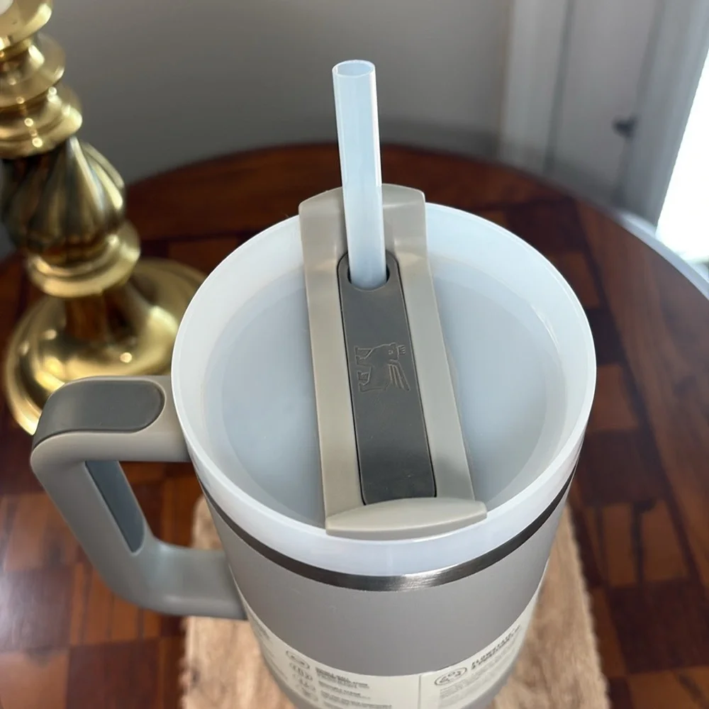 Ash 40 oz Stanley Quencher H20 tumbler - Picture 3 of 5